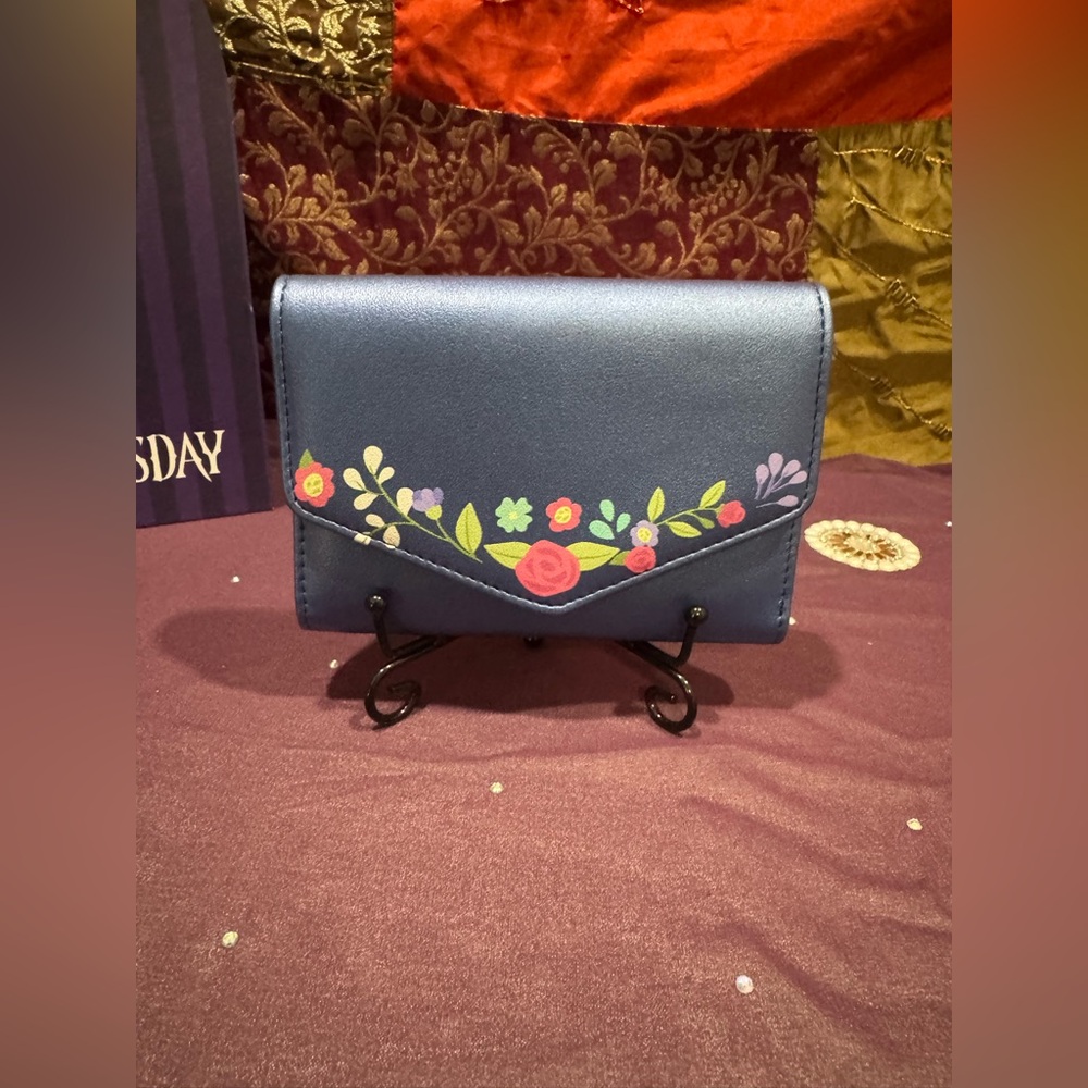 Disney Wallet NWT could be inspired by Anna??